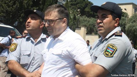 Ilgar Mammedov being detained by police in Baku on 4 February 2013 (picture courtesy of RFE/RL)